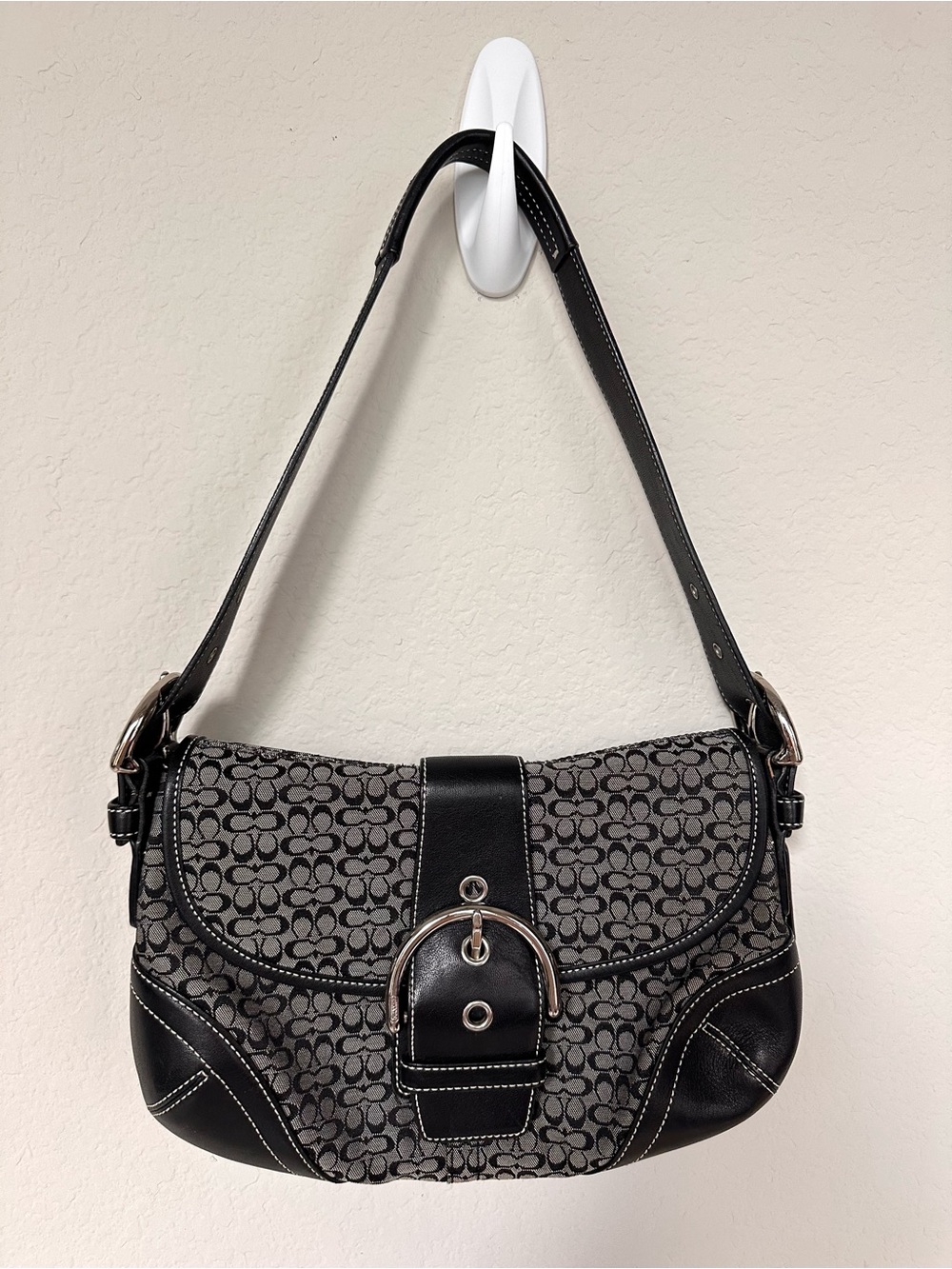 Coach Vintage Y2K Soho Gray and Black Signature Shoulder Bag - Picture 3 of 16